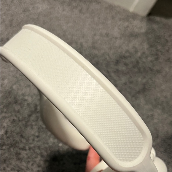 Over-Ear White Headphones - Picture 7 of 8